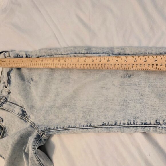 Levi's Denizen Mom Jeans, size 7, inseam is 25". - Picture 11 of 12